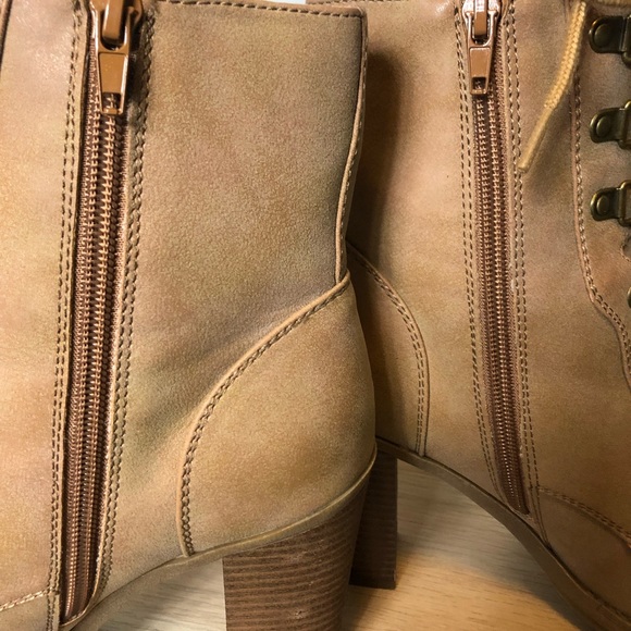 Guess Gasin Hiker Boots Side Zipper Size 8 1/2” Faux Leather. - Picture 10 of 13